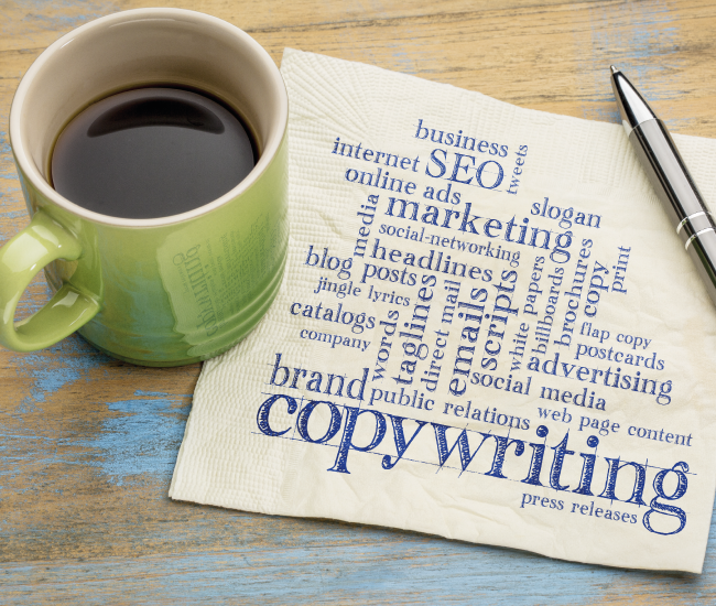 personas trabajando copywriting - Corriente alterna